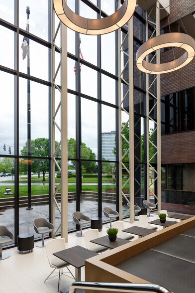 More Photos Of 9100 Shelbyville Rd, Louisville Office For Lease