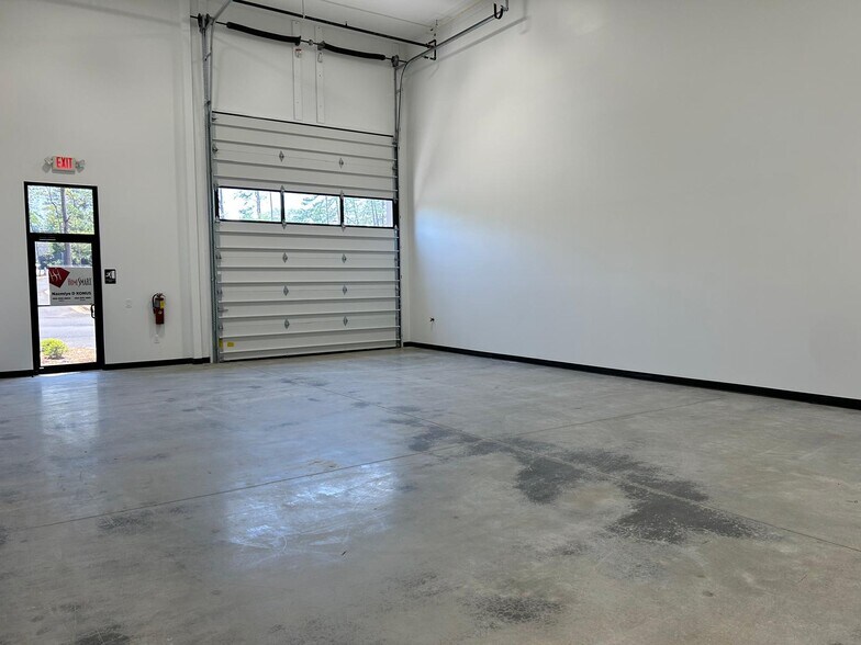 More Photos Of 3770 Francis Cir, Alpharetta Light Distribution For Lease