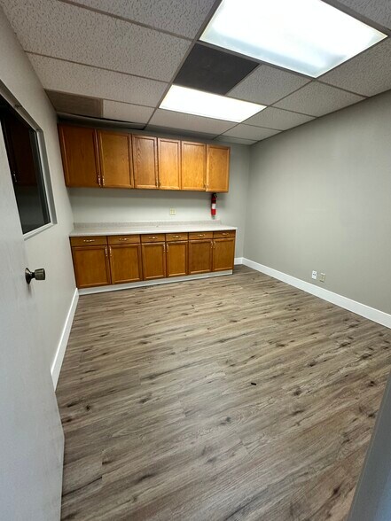 More Photos Of 1633 Erringer Rd, Simi Valley Medical For Lease