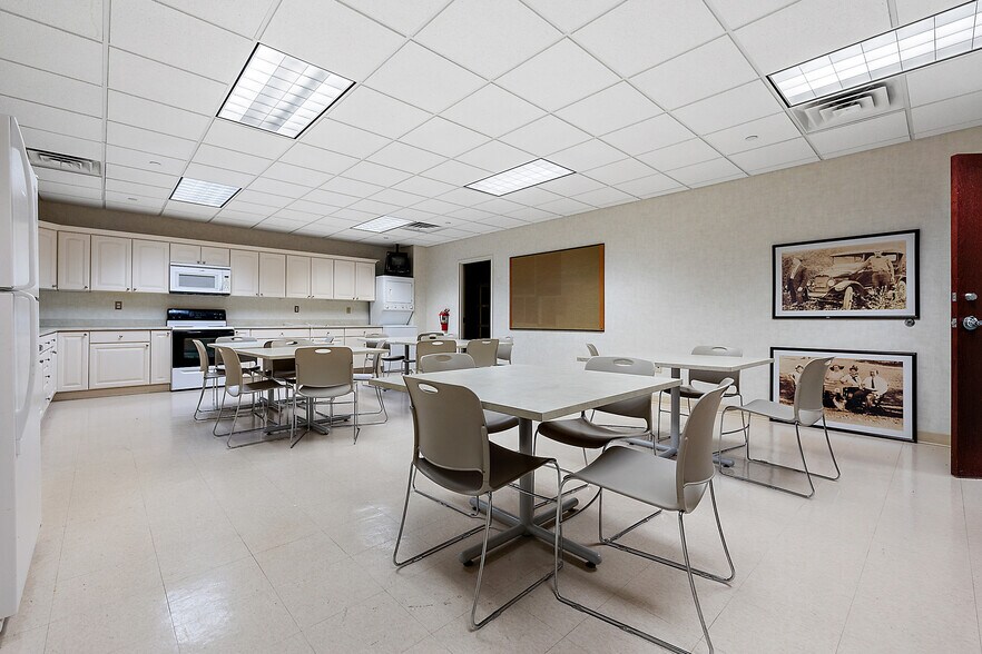 More Photos Of 38880 Garfield Rd, Clinton Township Medical For Lease