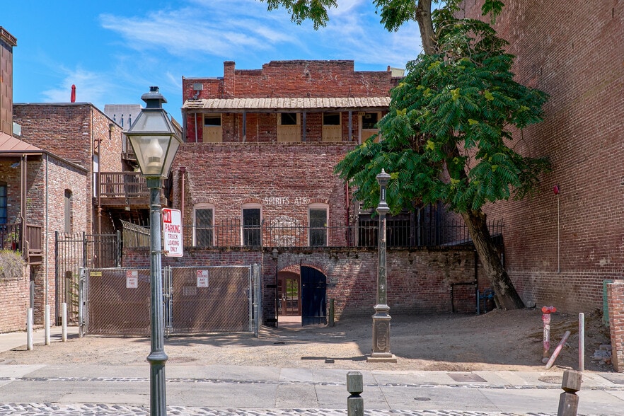 More Photos Of 910 2nd St, Sacramento Bar For Sale