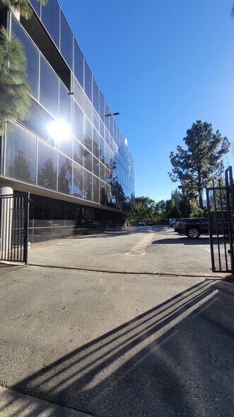 More Photos Of 17742-17750 Sherman Way, Reseda Medical For Lease