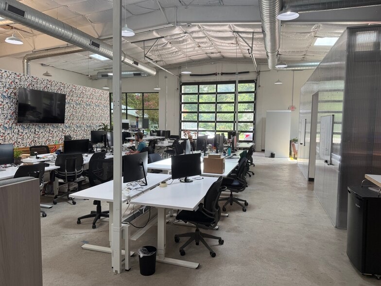 More Photos Of 2400 E Cesar Chavez St, Austin Loft Creative Space For Lease