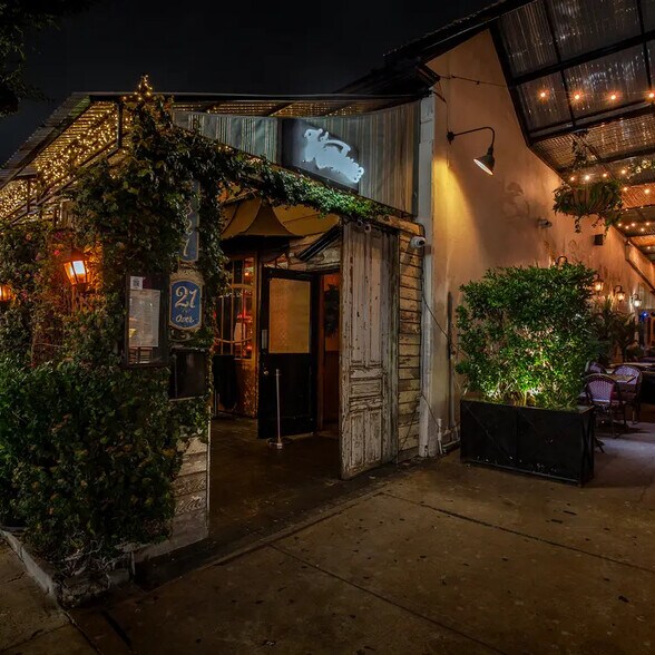More Photos Of 7313 Santa Monica Blvd, West Hollywood Storefront Retail Office For Sale