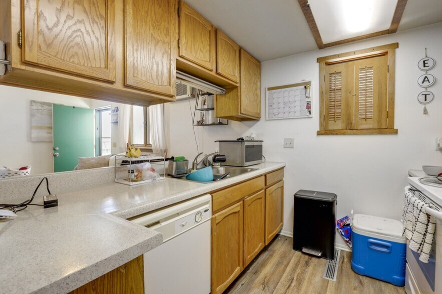 More Photos Of 287-293 S Hoyt St, Lakewood Apartments For Sale