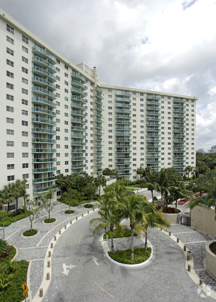 Primary Photo Of 19370 Collins Ave, Sunny Isles Beach Apartments For Sale