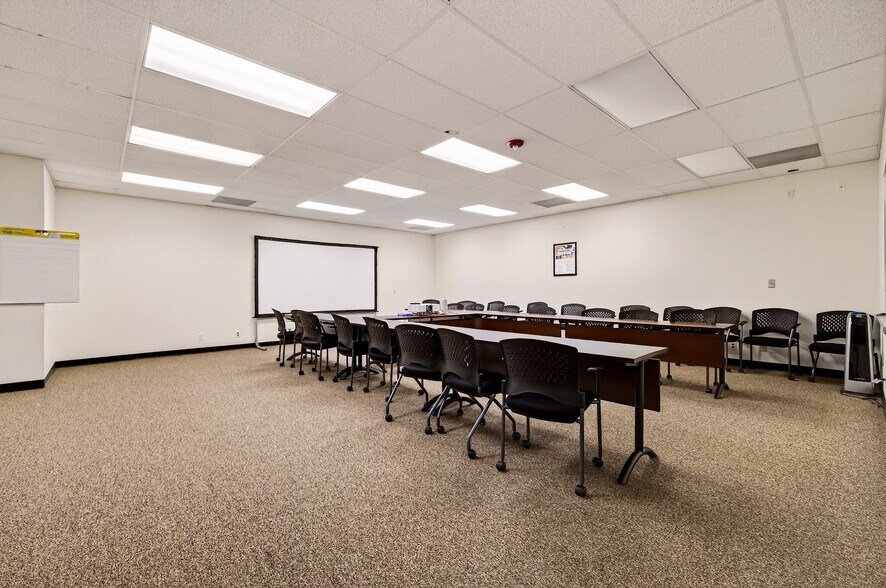 More Photos Of 604 E Walker St, Orland Office For Sale