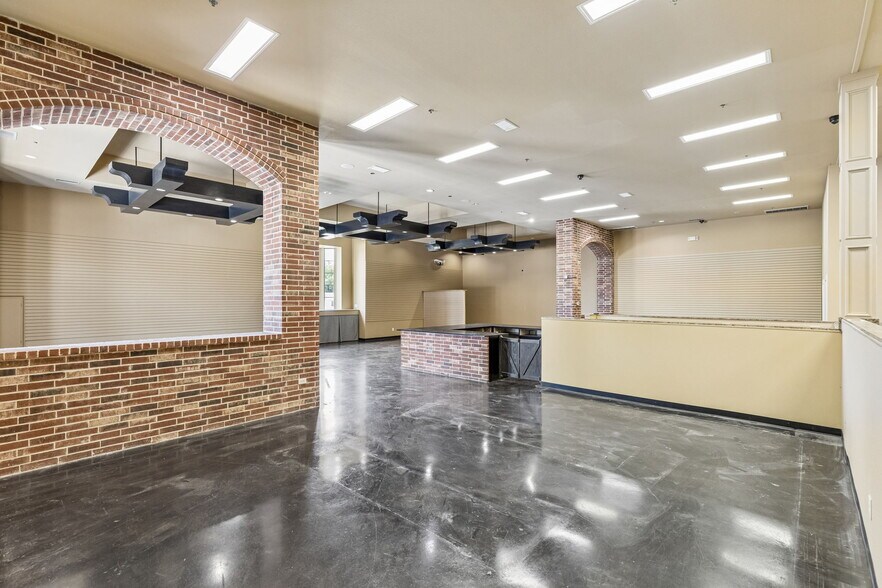 More Photos Of 207 E Byron Nelson Blvd, Roanoke Storefront Retail Office For Sale