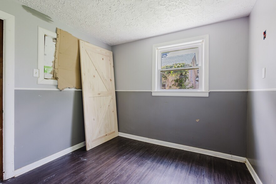 More Photos Of , Lexington Specialty For Sale
