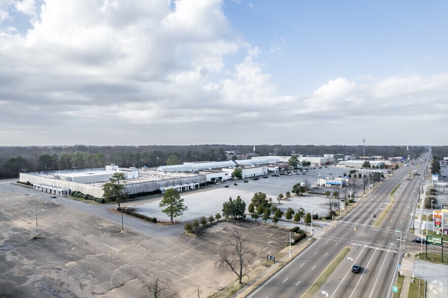 More Photos Of 1300 Southland Mall, Memphis Freestanding For Sale