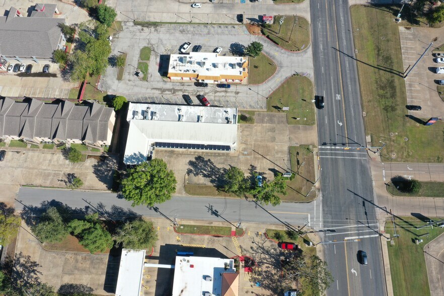 More Photos Of 1423 Brazos Dr, Huntsville Office For Sale