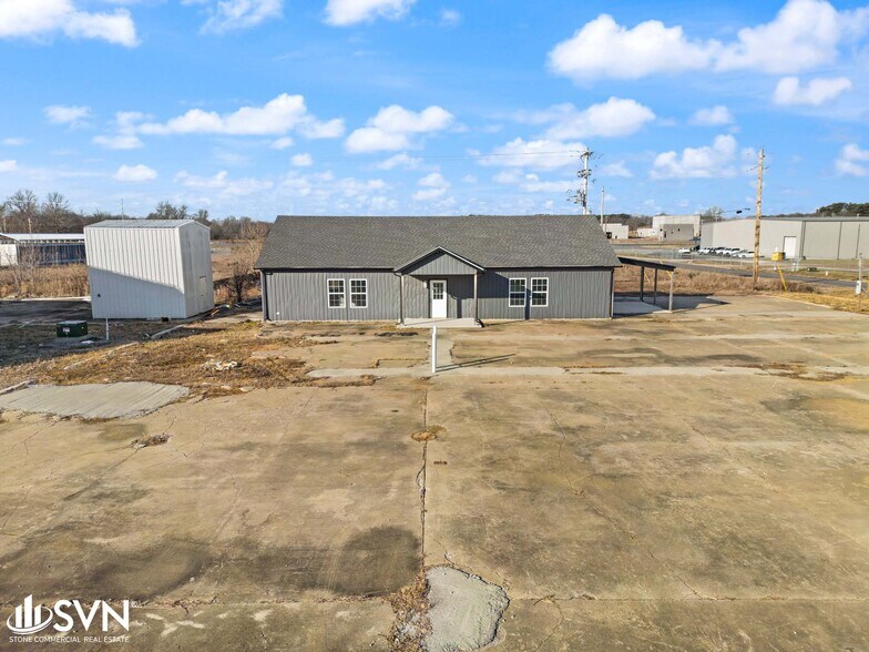 More Photos Of 300 Opportunity dr, Mayfield Warehouse For Sale