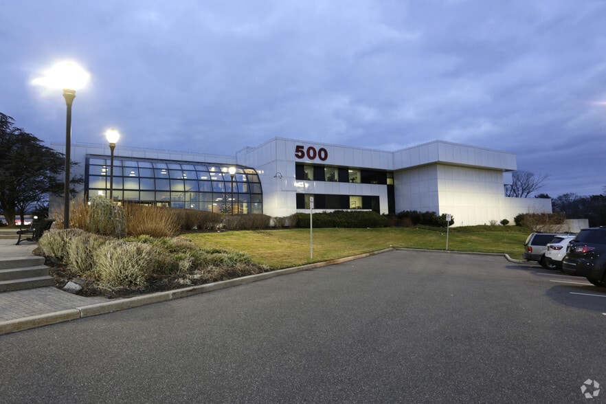 More Photos Of 500 N Broadway, Jericho Office For Lease