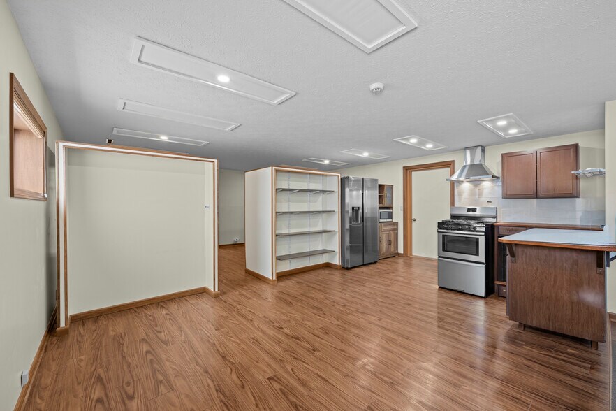 More Photos Of 832 S Main St, Canton Specialty For Sale