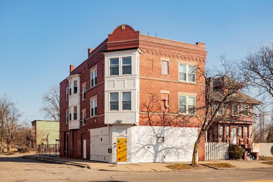 More Photos Of 3442 McDougall St, Detroit Office For Sale