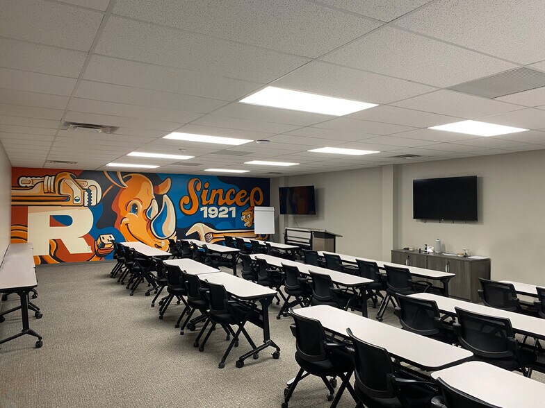 More Photos Of 2575 Broadway, Cheektowaga Warehouse For Sale