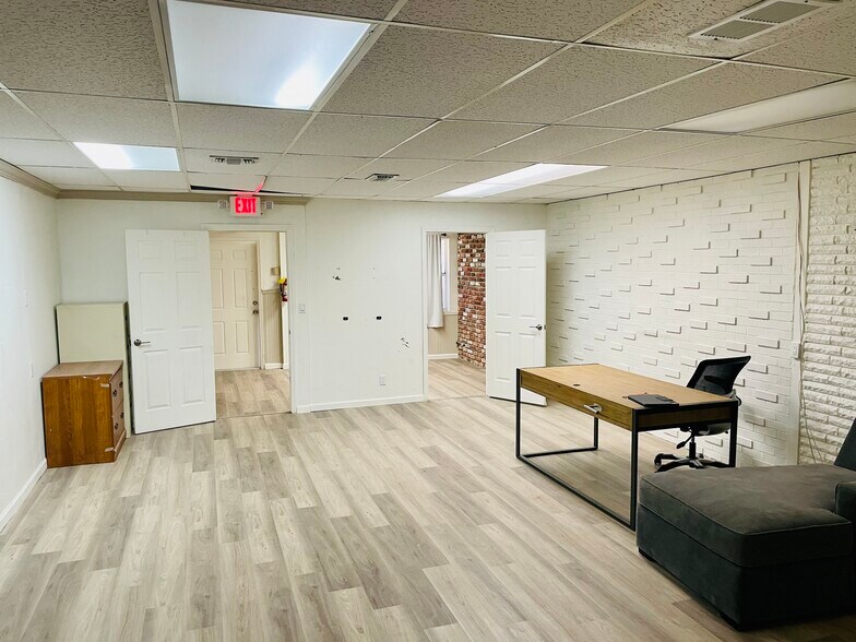 More Photos Of 827 SE 1st Way, Deerfield Beach Light Manufacturing For Lease