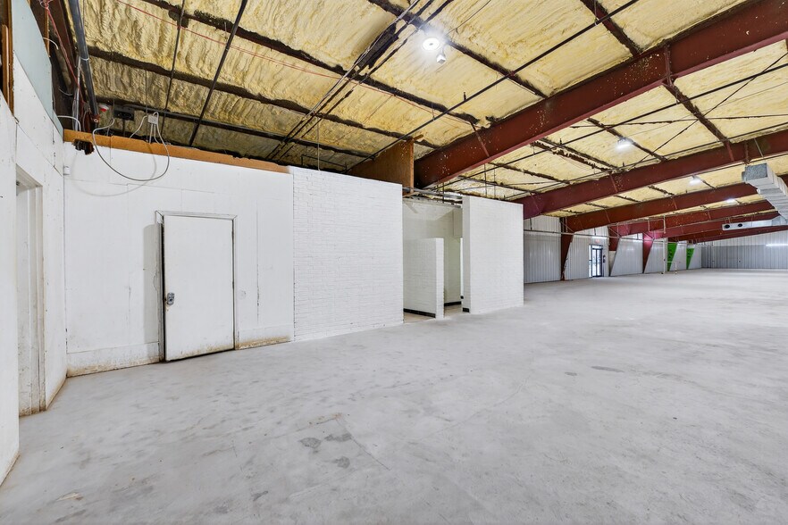 More Photos Of 2606 Cherry Brook Ln, Pasadena Warehouse For Sale