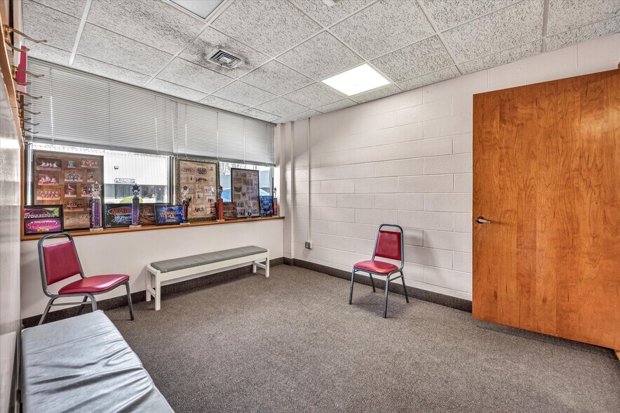 More Photos Of 170-212 N Plains Industrial Rd, Wallingford Light Manufacturing For Sale