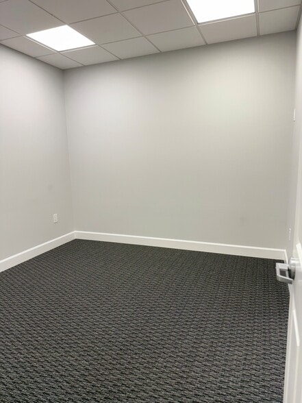 More Photos Of 2255 Sarasota Center Blvd, Sarasota Industrial For Lease