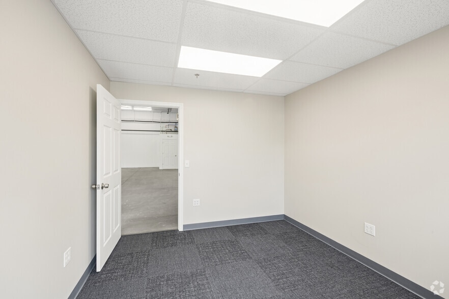 More Photos Of 130 Christopher Ln, Harleysville Warehouse For Lease