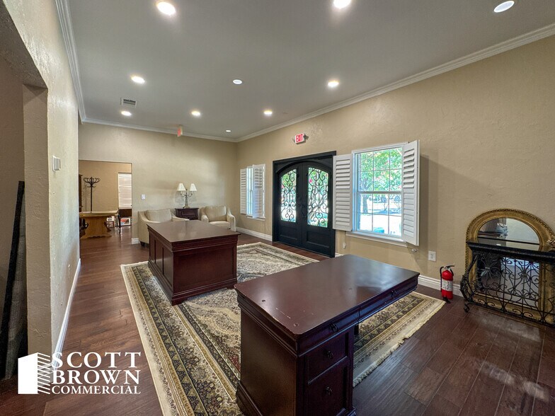 More Photos Of 2701 Valley View Ln, Farmers Branch Office For Sale