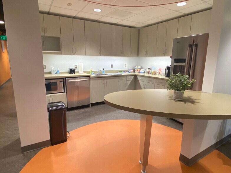 More Photos Of 1965 Greenspring Dr, Lutherville Timonium Medical For Lease