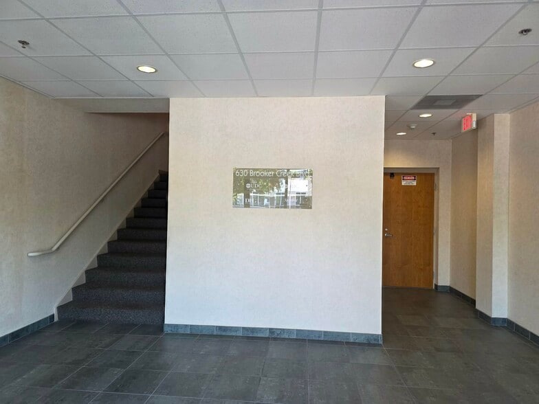 More Photos Of 630 Brooker Creek Blvd, Oldsmar Service For Sale