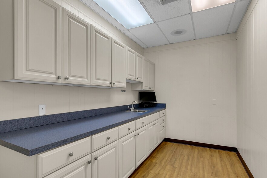 More Photos Of 9 Hospital Dr, Toms River Medical For Sale