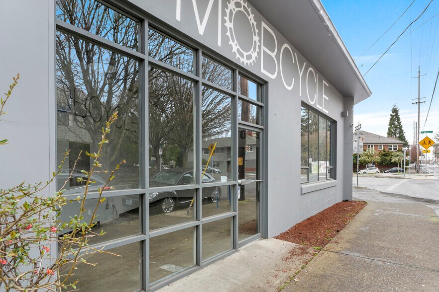 More Photos Of 535 NE 28th Ave, Portland Showroom For Lease