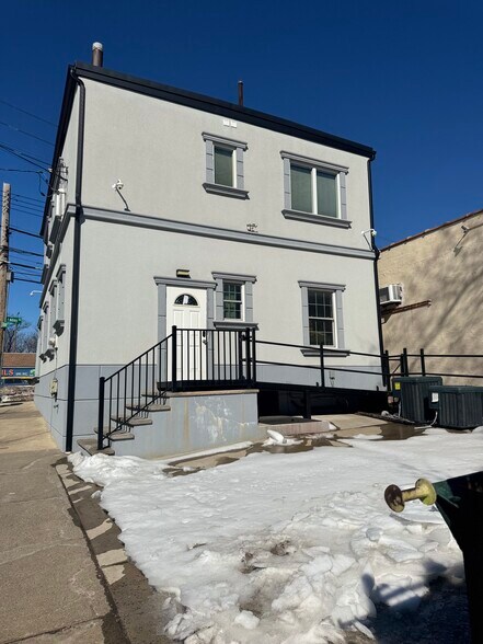 More Photos Of 3936 Amboy Rd, Staten Island Medical For Sale