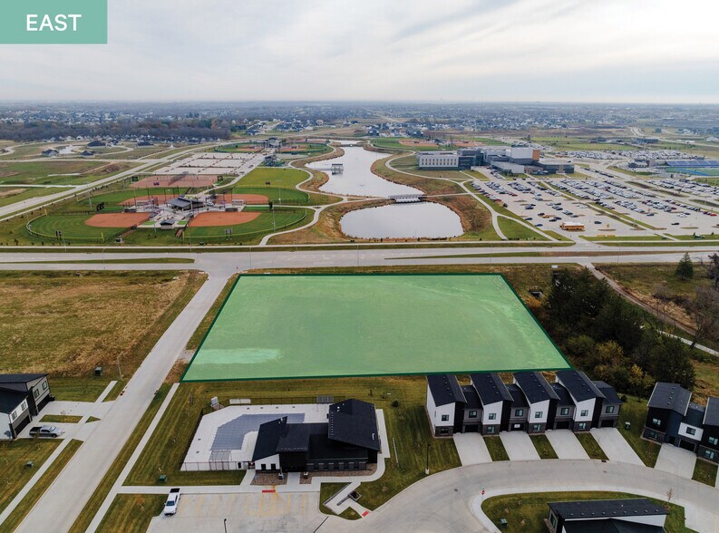 More Photos Of N 10th St & NW Yorktown dr, Waukee General Retail For Sale