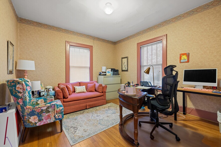 More Photos Of 520 E Maxwell St, Lexington Office For Sale