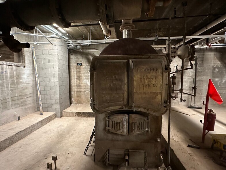 More Photos Of 302 W Monroe St, Phoenix Religious Facility For Lease