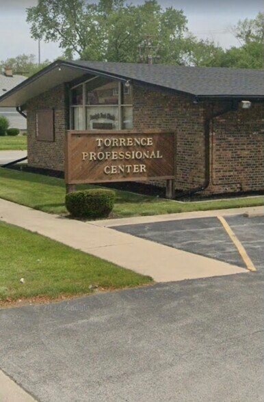 Primary Photo Of 18511 Torrence, Lansing Medical For Sale