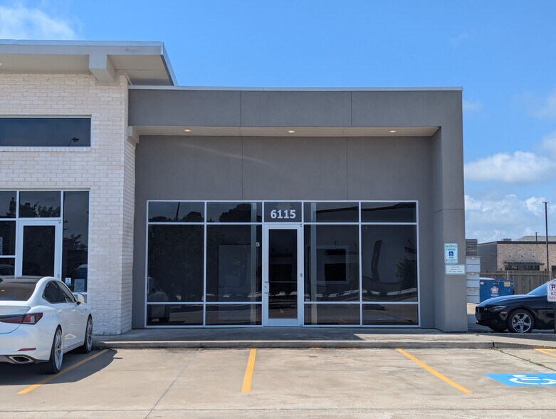 More Photos Of 6115 Muela Creek Dr, Beaumont Office For Lease