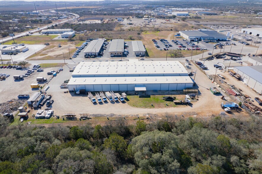 More Photos Of 18740 Goll St, San Antonio Warehouse For Sale