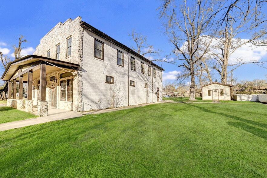 More Photos Of 411 S Kaufman St, Newton Lodge Meeting Hall For Sale