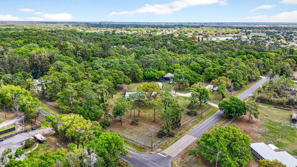 More Photos Of 3308 24th Ave SE, Ruskin Specialty For Sale