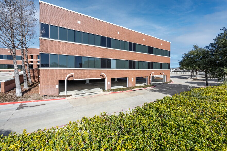 More Photos Of 10030 N MacArthur Blvd, Irving Office Residential For Lease