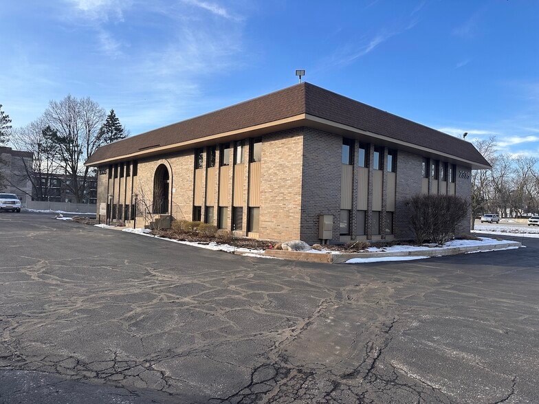More Photos Of 2335 Burton St Se, Grand Rapids Medical For Lease