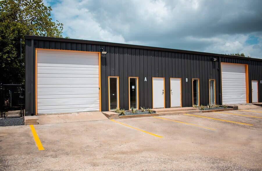 More Photos Of 9050 Emnora Ln, Houston Warehouse For Lease