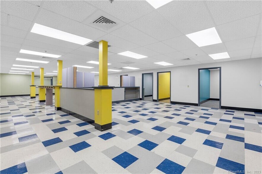 More Photos Of 192 Westbrook Rd, Essex Medical For Lease