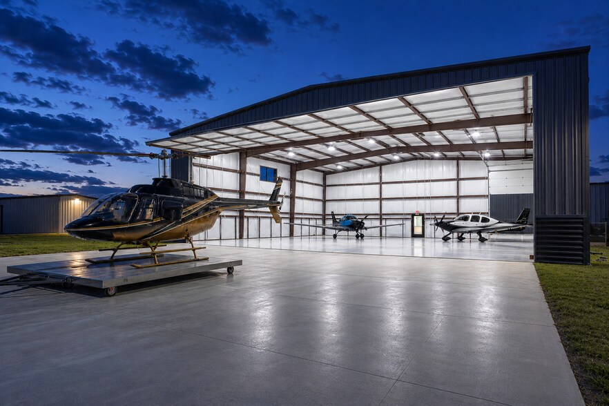 More Photos Of 3000 Westcourt rd, Denton Airplane Hangar For Sale