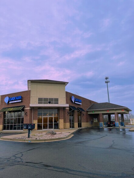 More Photos Of 3434-3480 York Commons Blvd, Dayton Storefront Retail Office For Lease