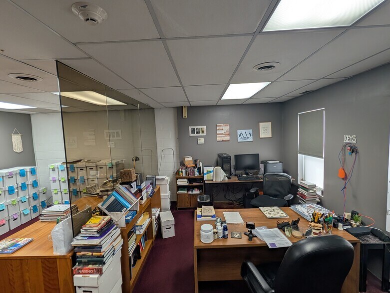 More Photos Of 227 James St, Bensenville Warehouse For Lease
