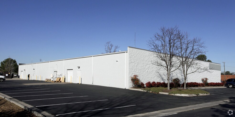 More Photos Of 4901 Cleveland St, Virginia Beach Light Distribution For Sale