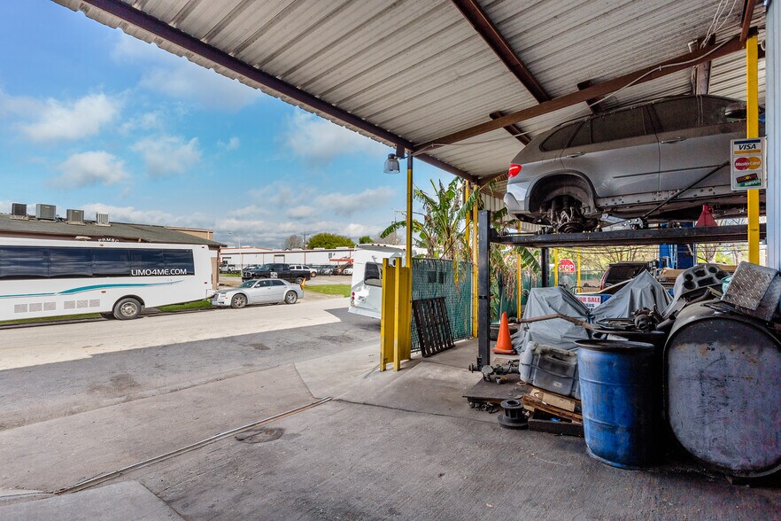 More Photos Of 8921 Daffodil Ave, Houston Auto Repair For Lease