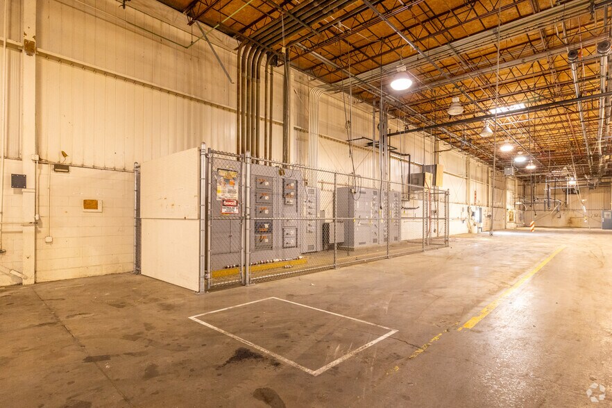 More Photos Of 200 E Avenue G, Rochelle Manufacturing For Sale