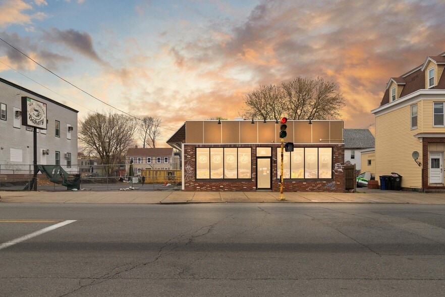 Primary Photo Of 100-102 Boston St, Salem Restaurant For Lease